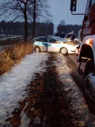 Pijany spowodował „czołówkę” z policyjnym radiowozem [ZDJĘCIA] - zdjęcie #4 - eOstroleka.pl