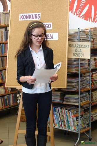 „Konkurs jednego wiersza” w kadzidlańskiej bibliotece [ZDJĘCIA] - zdjęcie #14 - eOstroleka.pl