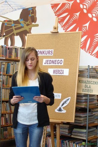 „Konkurs jednego wiersza” w kadzidlańskiej bibliotece [ZDJĘCIA] - zdjęcie #20 - eOstroleka.pl