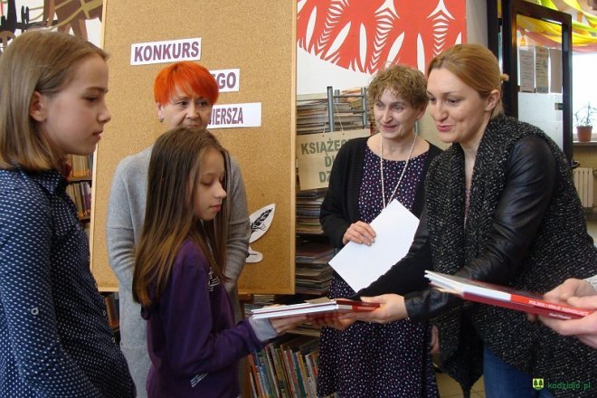 „Konkurs jednego wiersza” w kadzidlańskiej bibliotece [ZDJĘCIA] - zdjęcie #12 - eOstroleka.pl